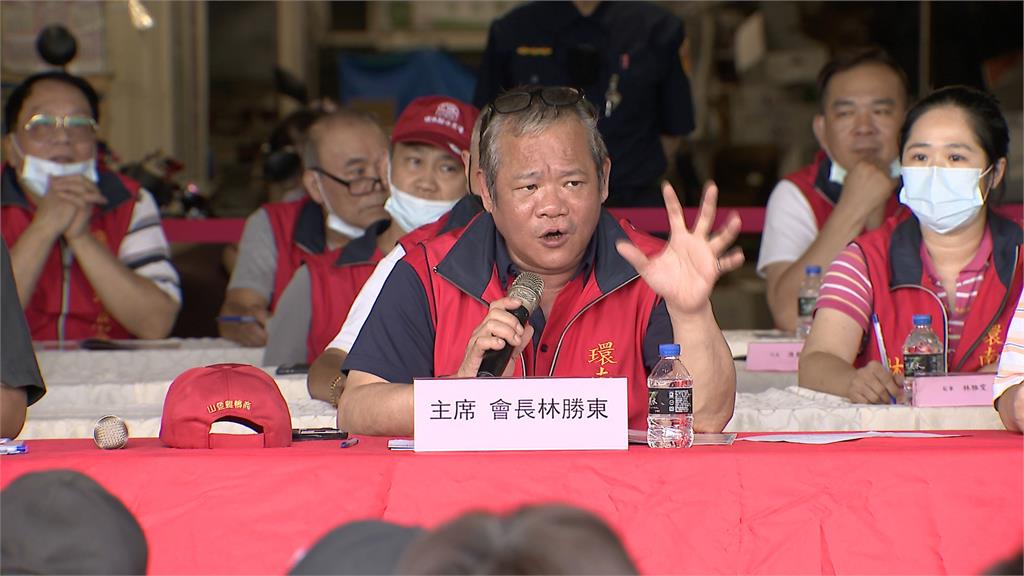 環南市場百人開會爆口角！　攤商不滿林勝東轟「一言堂」
