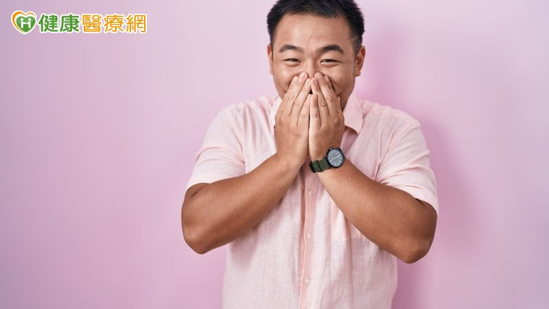 門牙斷裂缺牙怕丟臉!「即拔即植」解決顏面尷尬