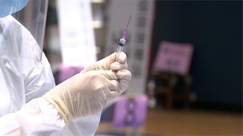 快新聞／第三劑疫苗全面開放混打首日　逾1.1萬人接種創新高