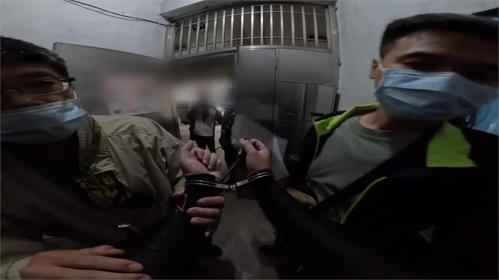 重機YTR國道抗爭完遭拘提！警說溜嘴「上銬實情」畫面曝　網笑：豬隊友