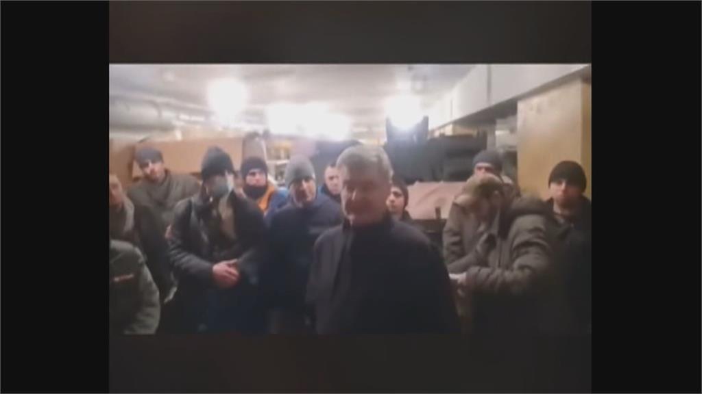 扛AK-47步槍走上基輔街頭　烏克蘭前總統痛罵「蒲亭是瘋子！」
