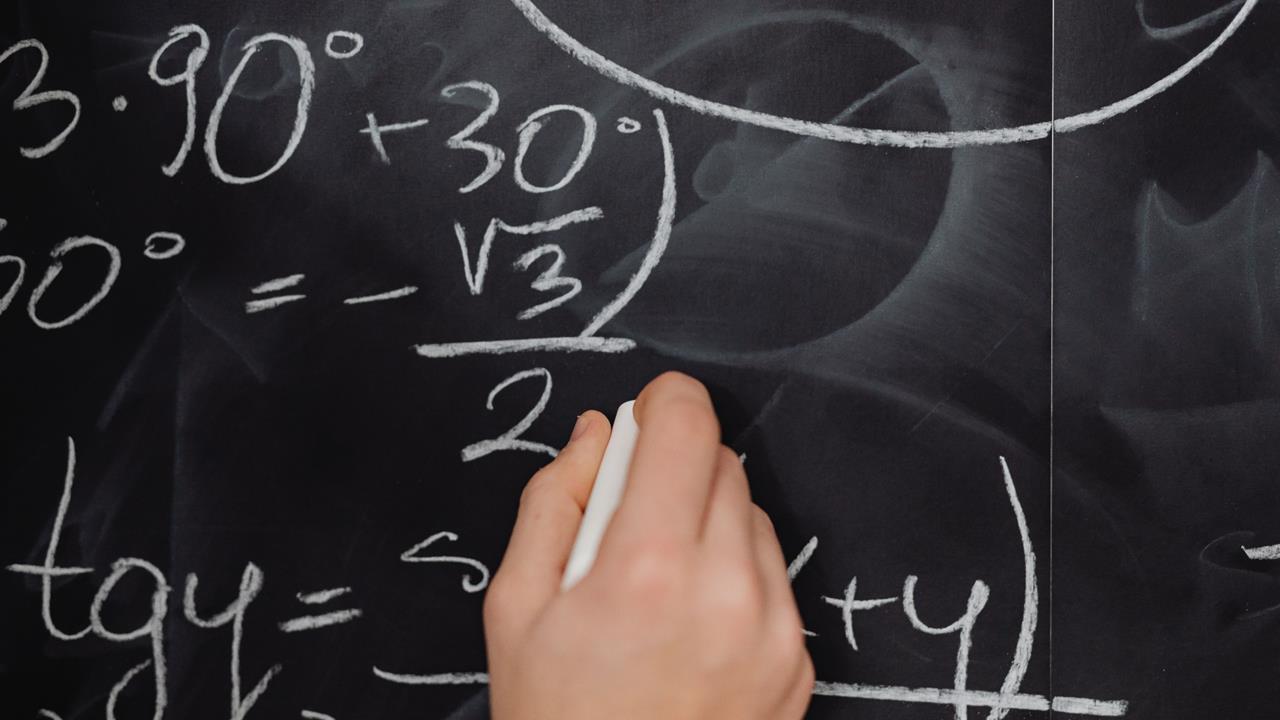 震撼數學界！AI隨手破解翻「87年未解難題」　他讚：科學加速不是講假的