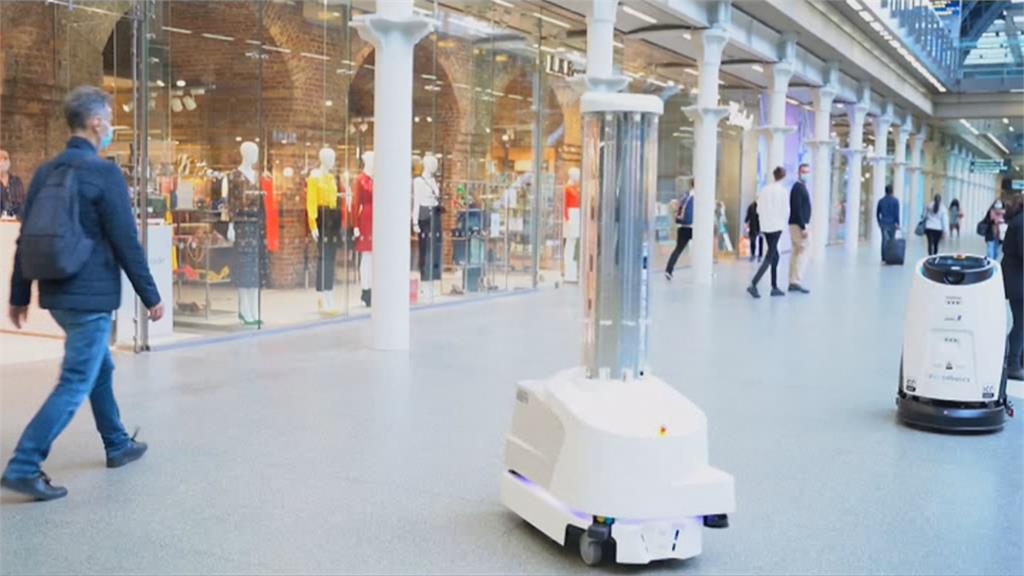 倫敦火車站導入防疫生力軍　消毒機器人好吸睛