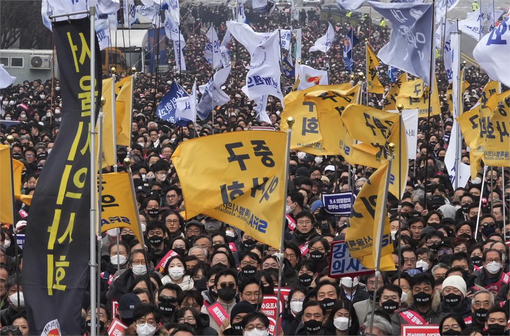 醫師罷工不減反增、醫學院反對行動擴大　南韓政府將下達處分通知