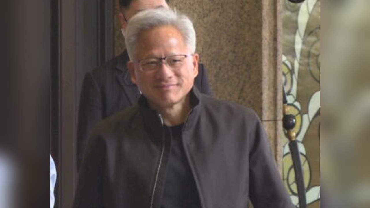 快新聞/輝達首創思考型AI駕駛系統 黃仁勳:樂觀無人車在台發展