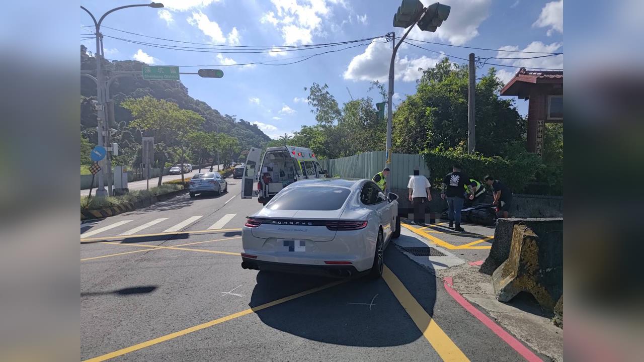 快新聞/新北石碇車禍!保時捷右轉撞飛機車 釀騎士受傷、後座乘客亡