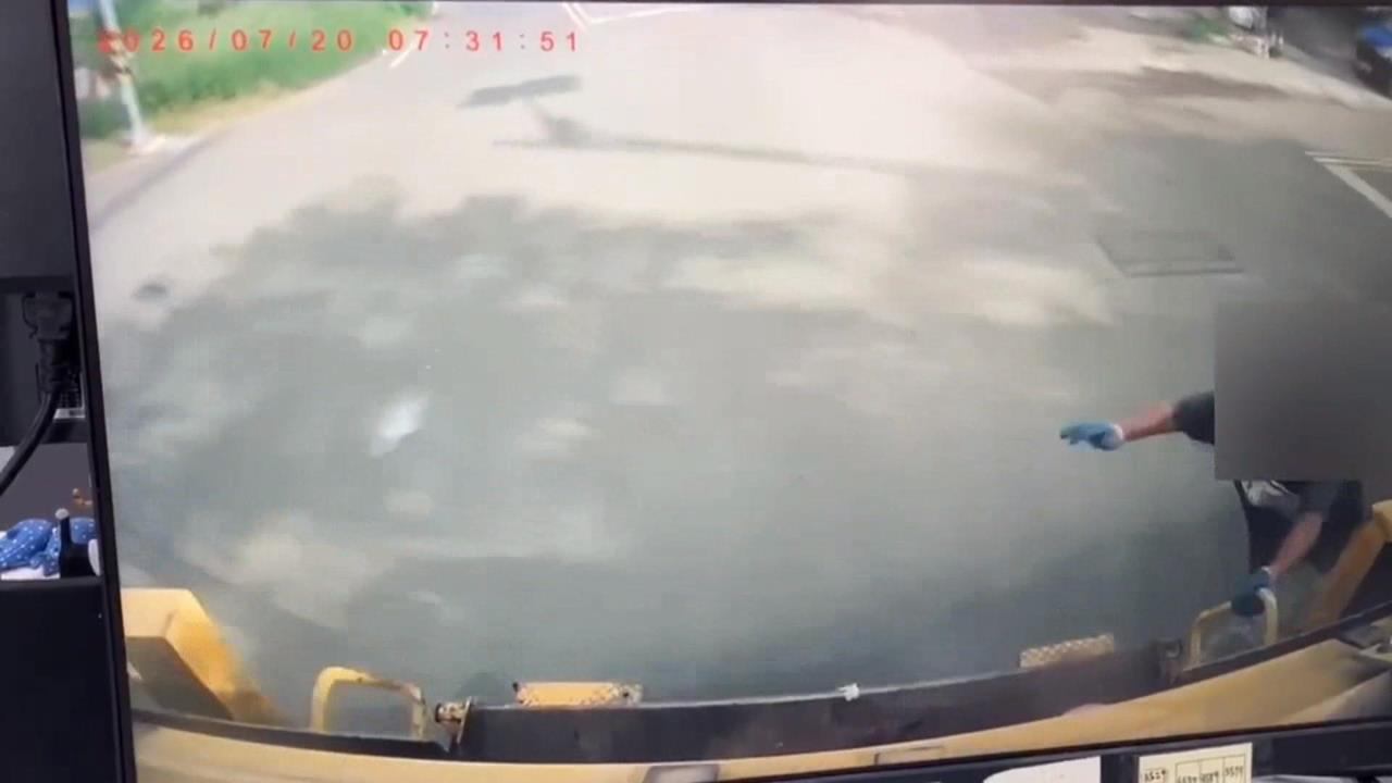 掛垃圾車尾突摔落！　３寶爸清潔員搶救３天仍身亡