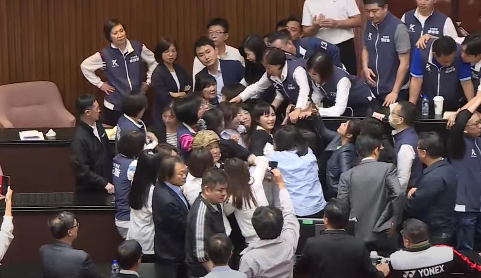 快新聞／國會衝突綠委控傷害　藍白委證實已收到檢方傳票