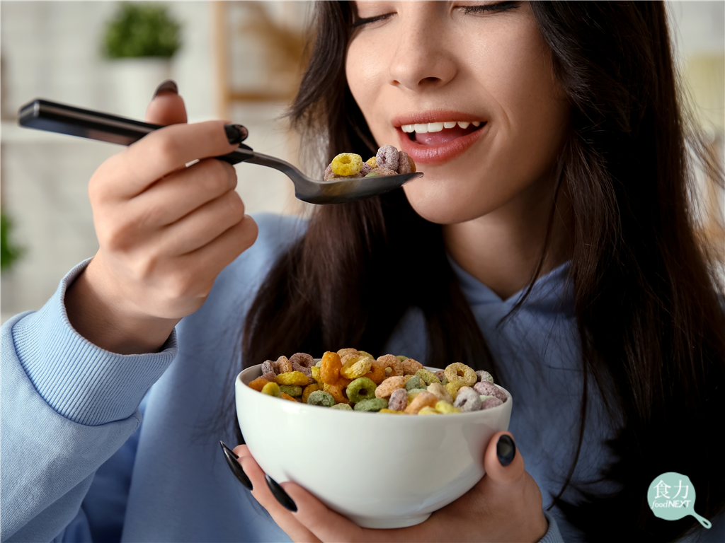 白麵包、高糖穀片和優格被踢出健康食品行列！美FDA更新「健康食品」定義　新增雞蛋、鮭魚高油脂魚類