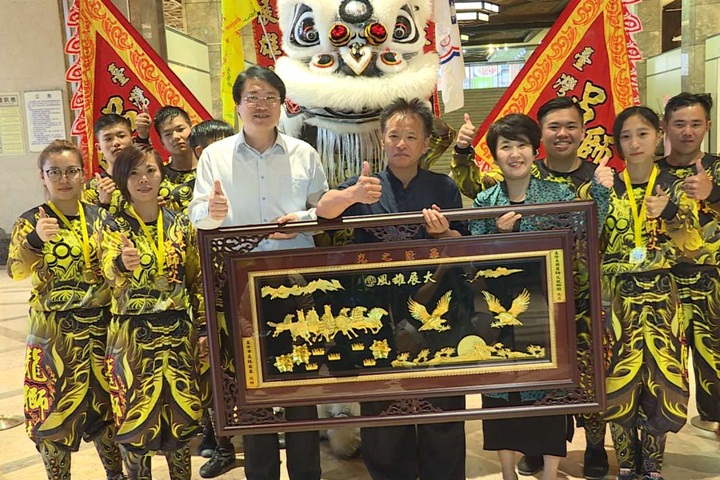 南獅賽技壓群雄!長興呂師父龍獅團打敗9國奪冠
