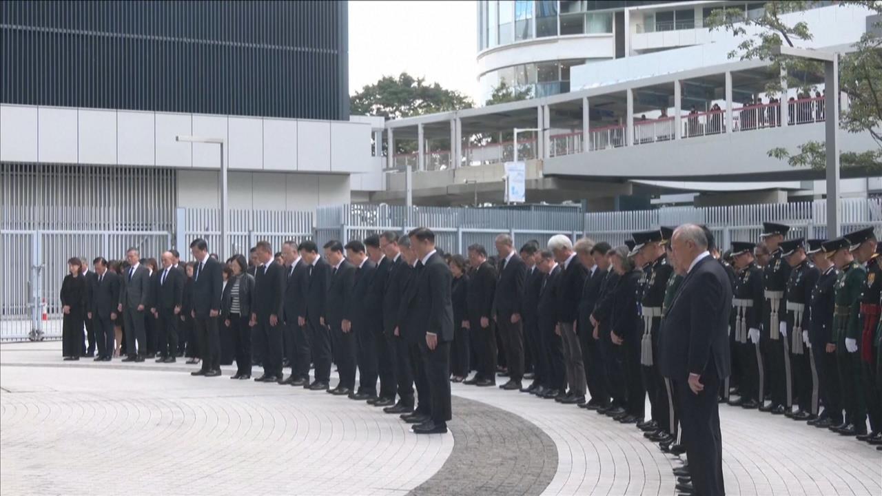 港府降半旗哀悼宏福苑罹難者　民間哀悼獻花守夜為災民打氣