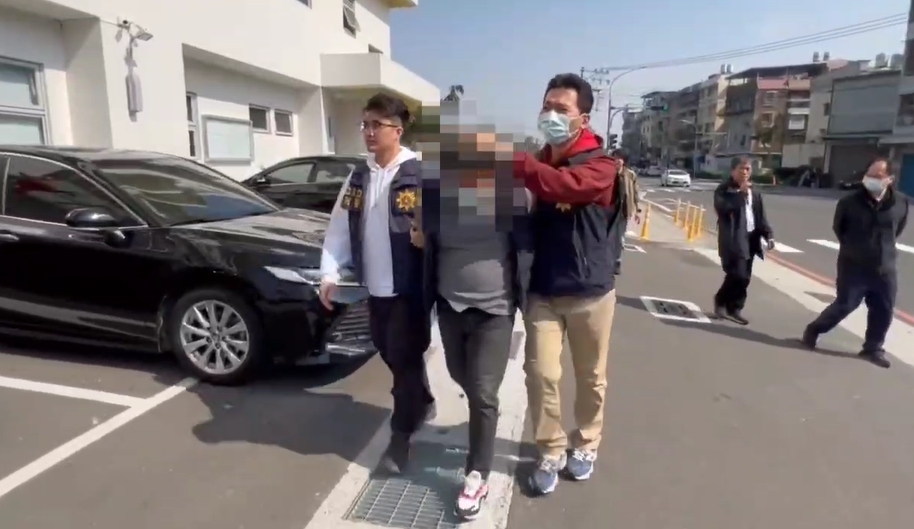 快新聞／高雄男除夕「拿辣椒水」闖超商搶劫　店員「用這招」退敵他倉皇逃逸
