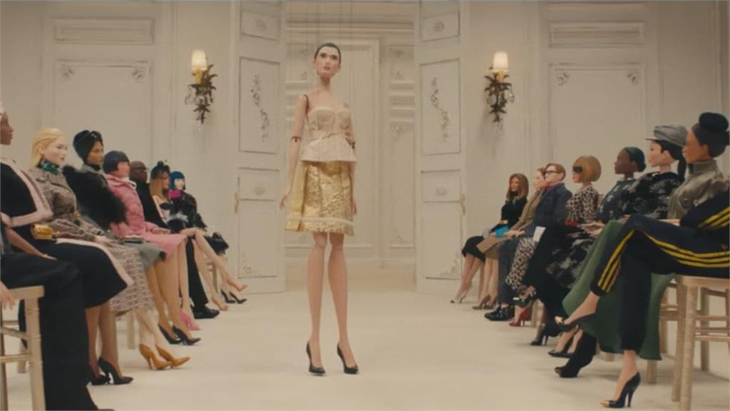 義大利Moschino新裝線上發表「木偶」模特兒展示最新春裝