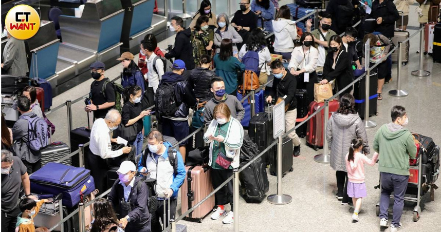 連假清晨桃機塞爆!他直言「讓國旅死透」 網友分析原因