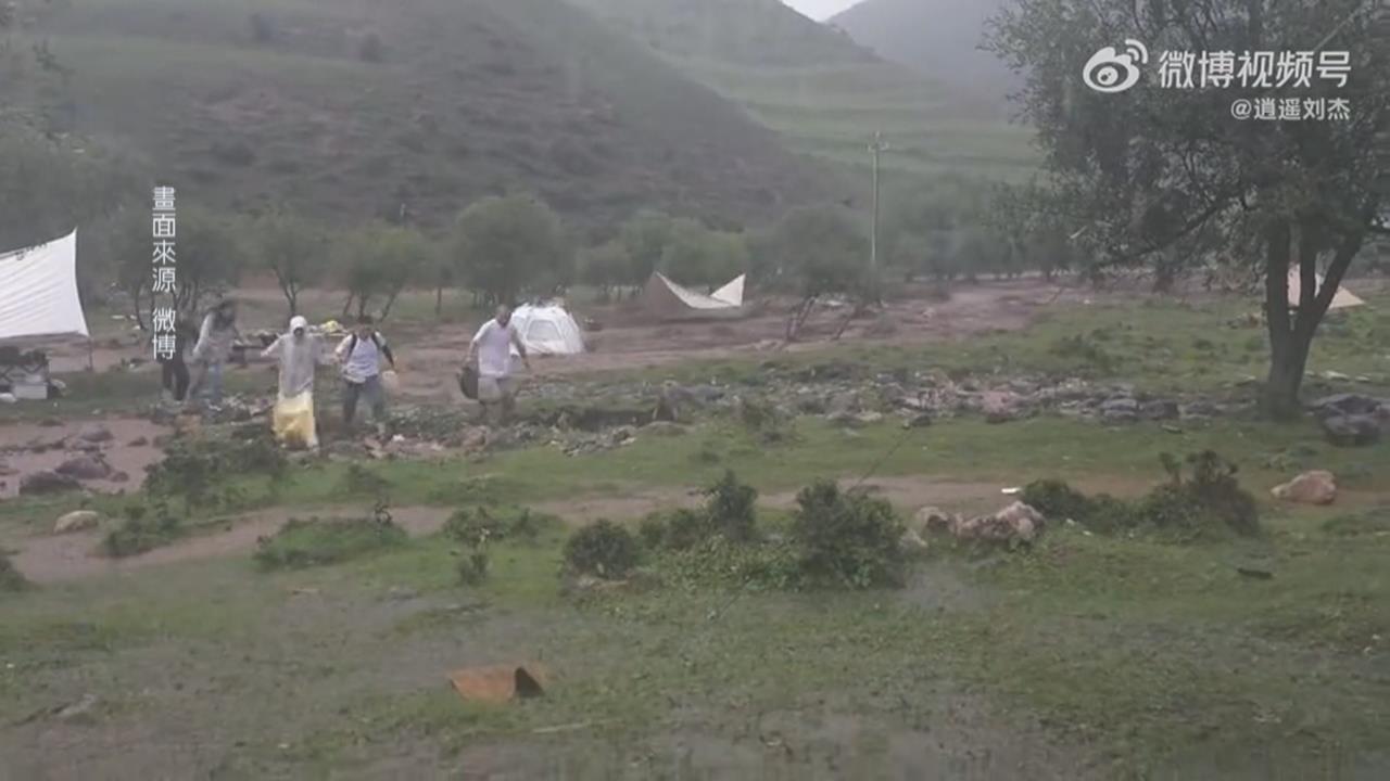 天降惡水吞沒營地、露營客驚逃　甘肅山洪爆發10死