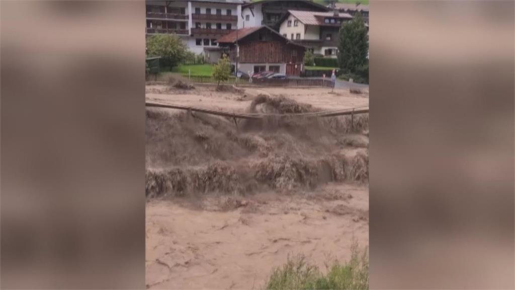 阿爾卑斯山區連日大雨　奧地利滑雪勝地聖安東爆泥流