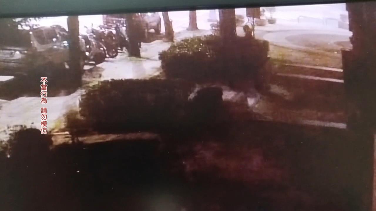 尋仇？新北男半夜持磚塊砸社區　一樓商家無辜遭殃：不認識嫌犯