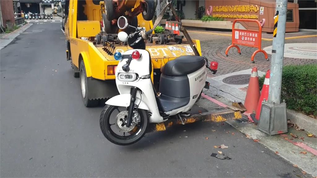 台北中山警執勤遭撞重傷急救 蘆洲警路口被撞骨折送醫