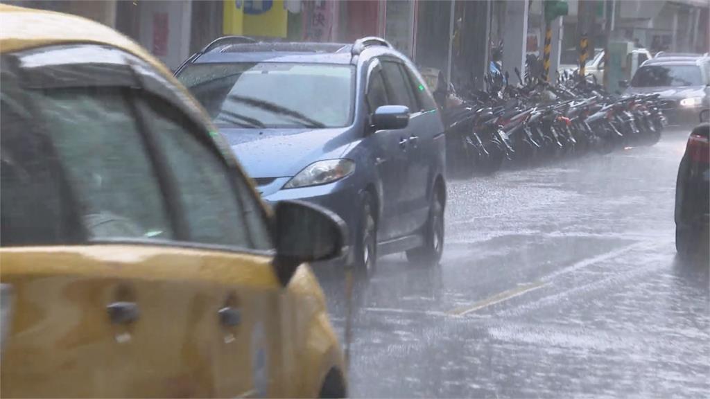 熱帶低壓+颱風接力到！未來一週暴雨炸全台