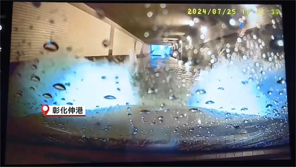 雨炸中部！雲林大埤淹成「大池塘」　虎尾科大附近商圈水淹半個輪胎高