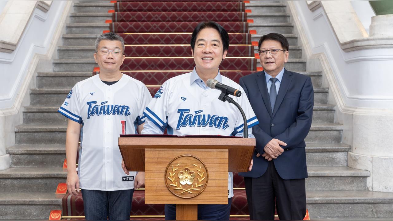 經典賽／台灣14：0扣倒捷克！「脆」迷因釣出總統本人　賴清德車上看球真實反應曝