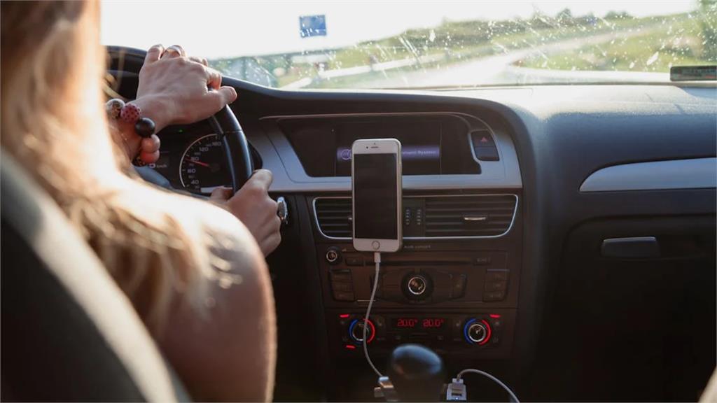 女友要求借車跑業務遭拒怒批「5字」情勒！網看不下去：講不聽就分手