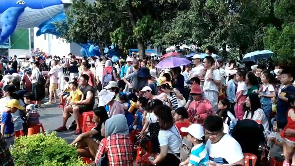 塞爆！台南化石園區開幕 逾2萬遊客湧入