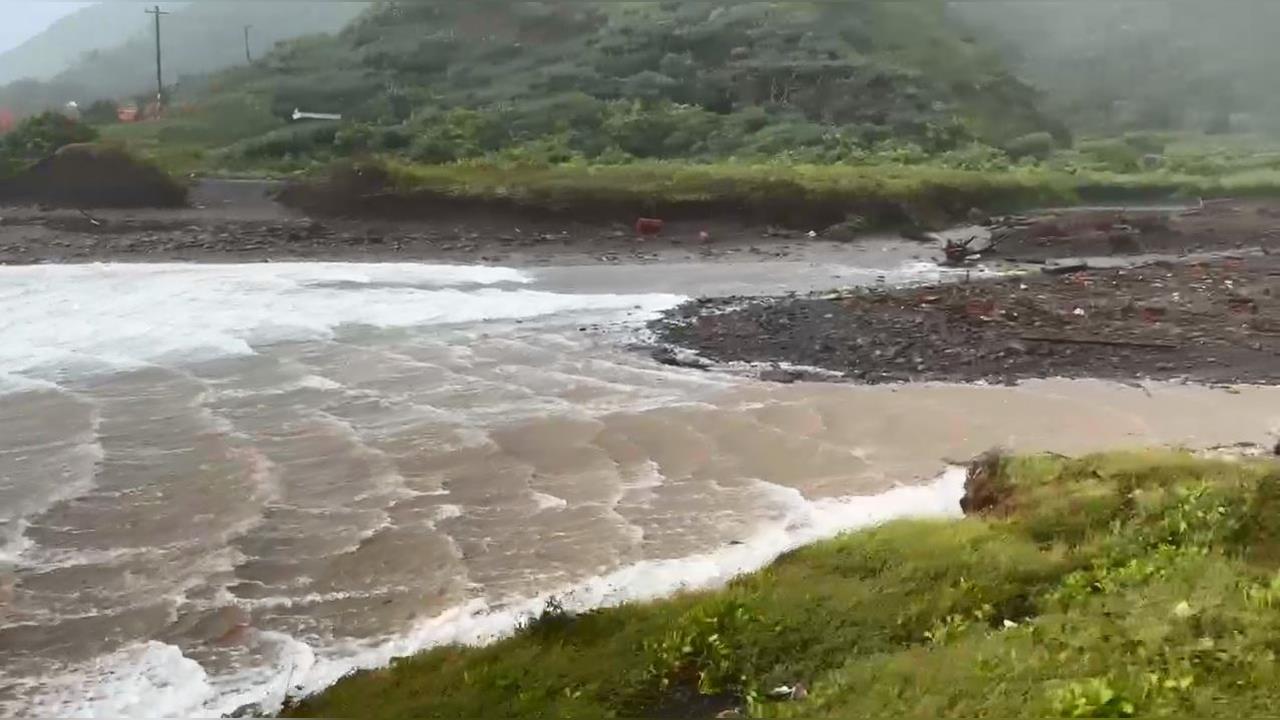 樺加沙來襲！台東大雨狂炸 海水倒灌塔瓦溪驚現逆流