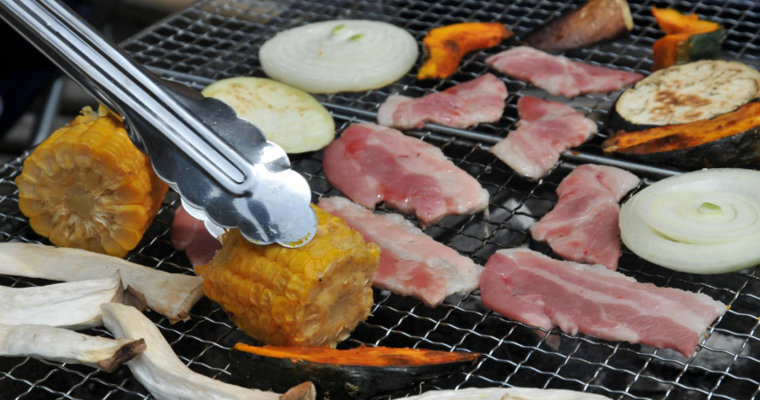 國三兒揪在家烤肉！同學到場竟主動給「參加費」　網讚：爸媽很會教