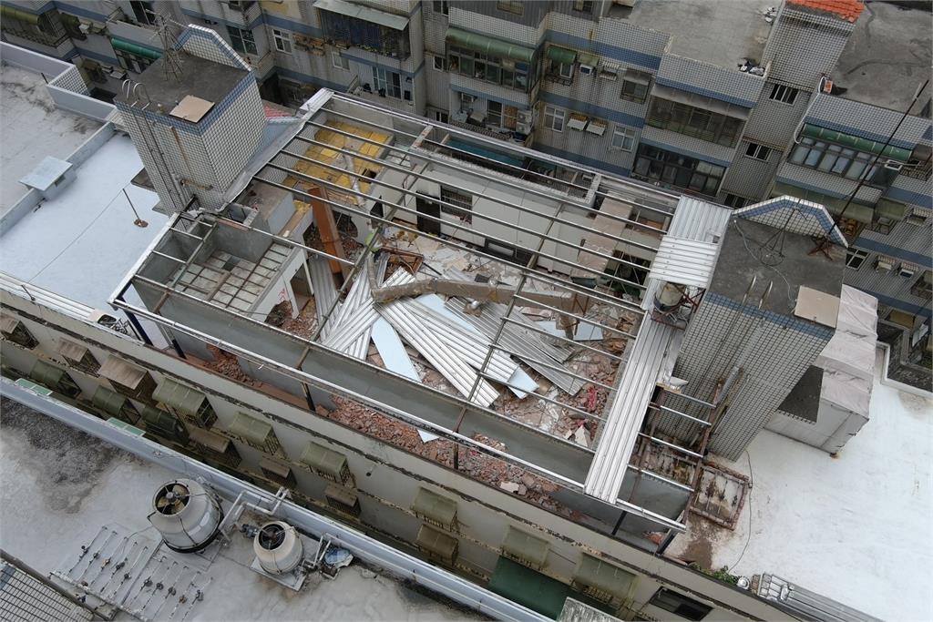 頂樓加蓋套房屋主罰不怕　桃園建管處出手拆除