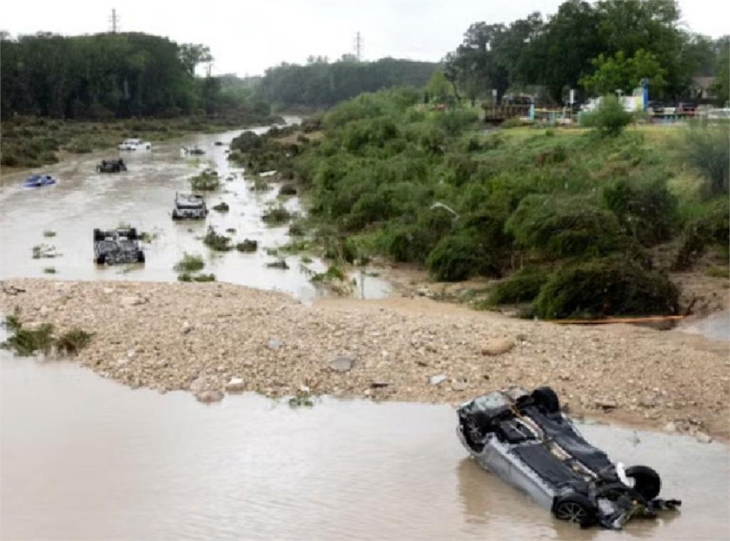 驚！美國德州暴雨釀洪災　車輛被沖走「至少11人死亡、多人失蹤」