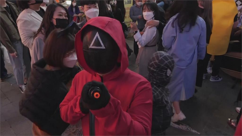 綠衣玩家vs.紅衣工作人員　香港、南韓萬聖節魷魚遊戲掀熱潮