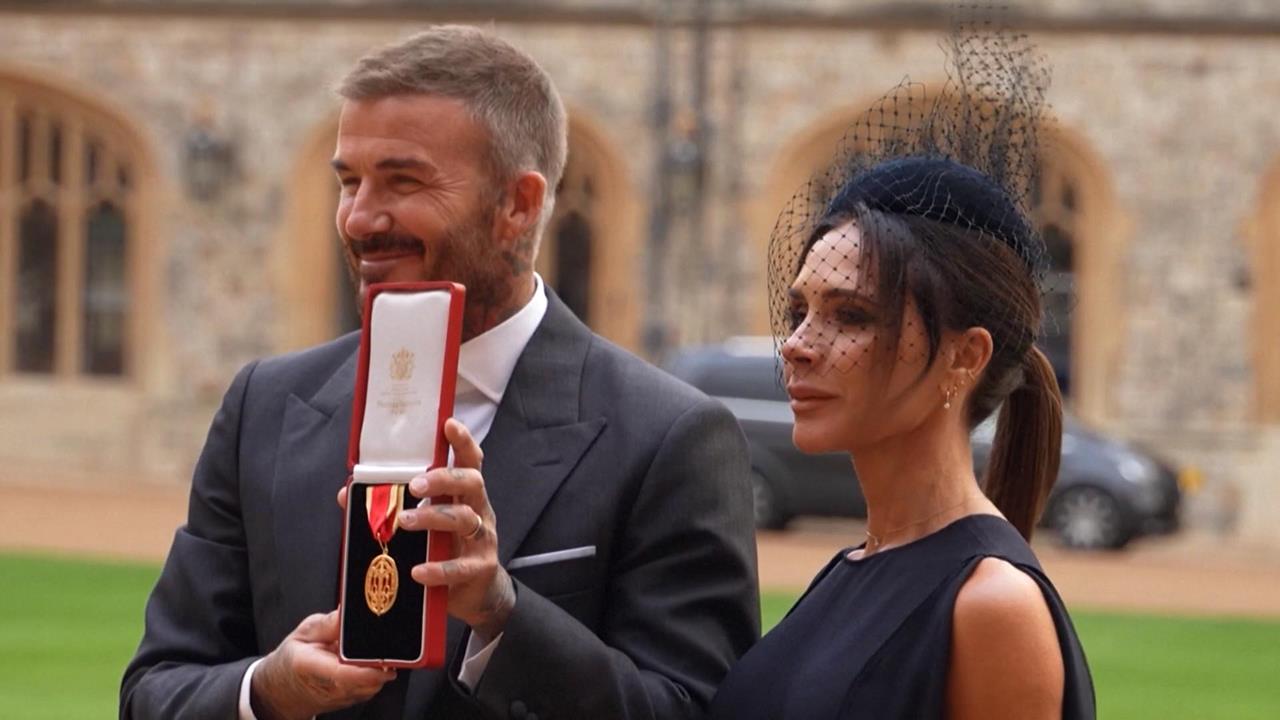 英王授勳！　「黃金右腳」貝克漢冊封爵士　獵魔女團神曲伴奏