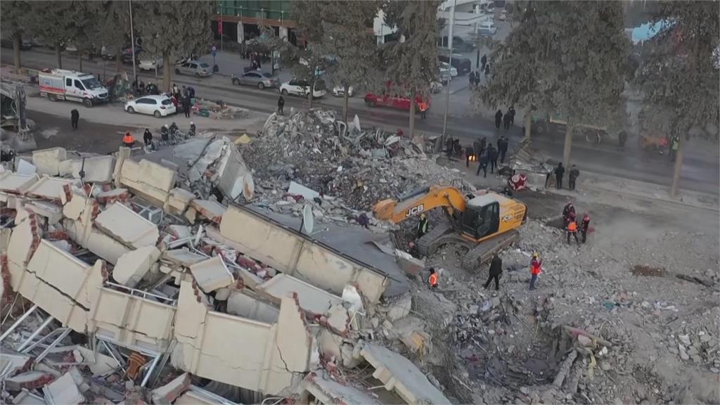 土耳其強震奇蹟頻傳　困瓦礫下超過200小時　多位民眾順利獲救