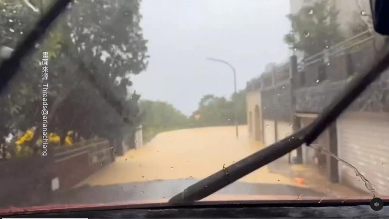 暴雨狂下!新北汐止山區災情頻傳 多處坍方 土石流沖進民宅