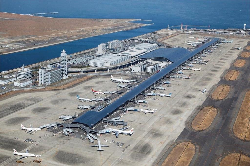 日本關西機場驚傳男子闖跑道管制區　7航班被迫轉降其他機場