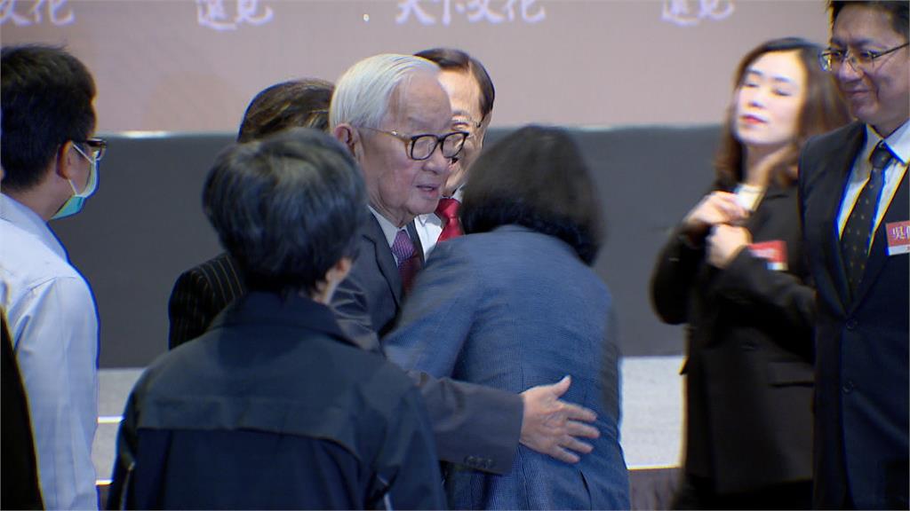 張忠謀出書魏哲家、林百里都來了 蔡英文自爆:曾被他退稿!