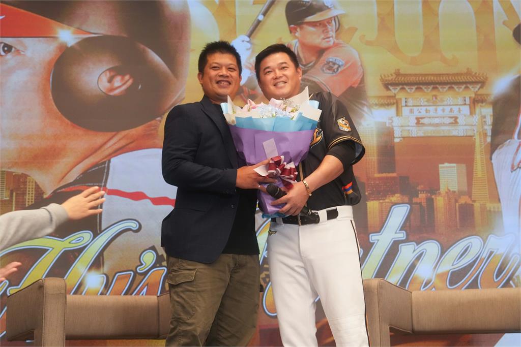 中職(影)/紅龜驚喜獻花!胡金龍「9/20引退賽」票務資訊、進場贈禮一次看
