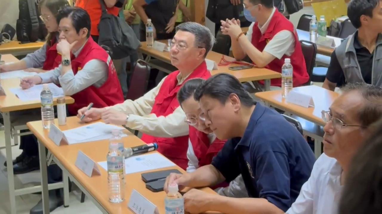 卓揆二度赴光復鄉　徐榛蔚不神隱與傅崐萁同台喊「要錢要人」