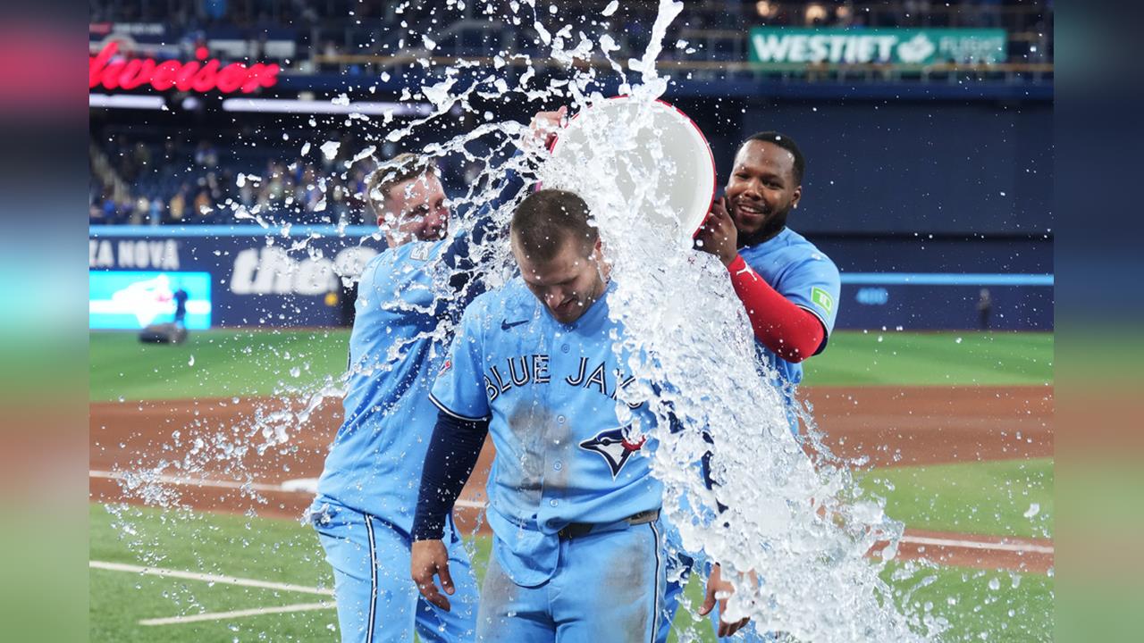 MLB(影)／10局下再見滿貫砲！瓦修驚天一擊藍鳥上演瘋狂逆轉秀　避免遭光芒橫掃