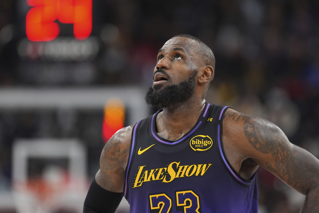 NBA(影)／洛杉磯內戰！　湖人首度造訪「直覺巨蛋」　地主快艇給詹皇難看