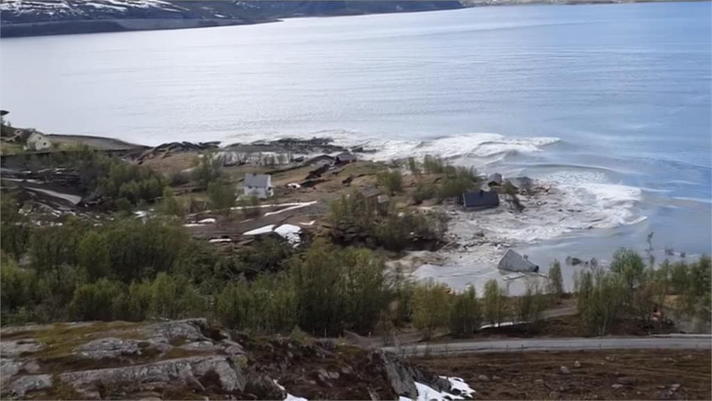 驚！挪威嚴重土石流 8棟房屋連土地滑入大海