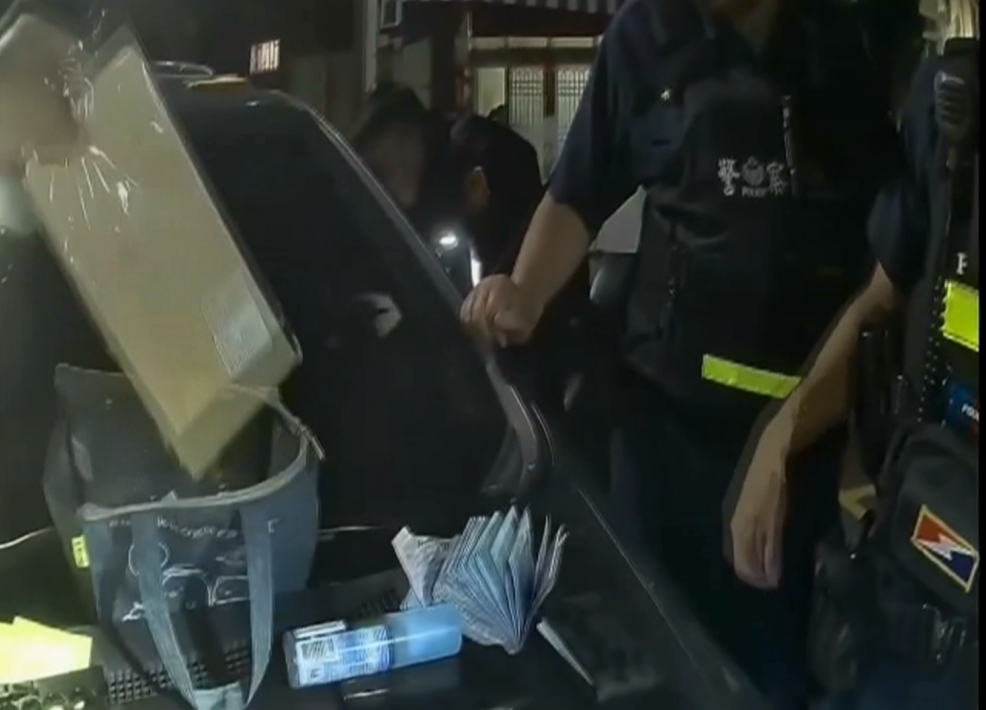 高雄警攔查違規車輛　搜出大量毒品當場逮毒販