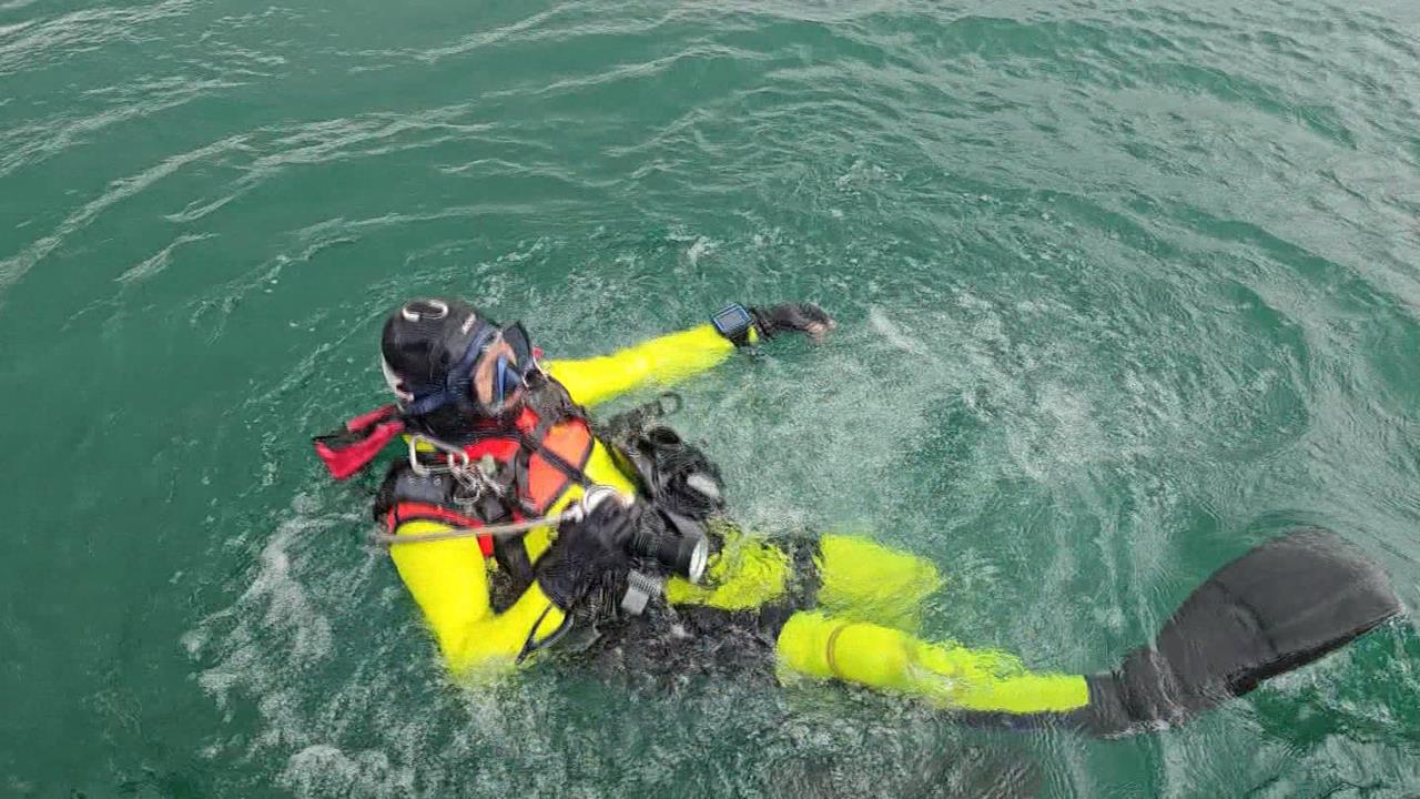 泳渡日月潭手機掉下水　　潛水員疑索7千元打撈費惹議