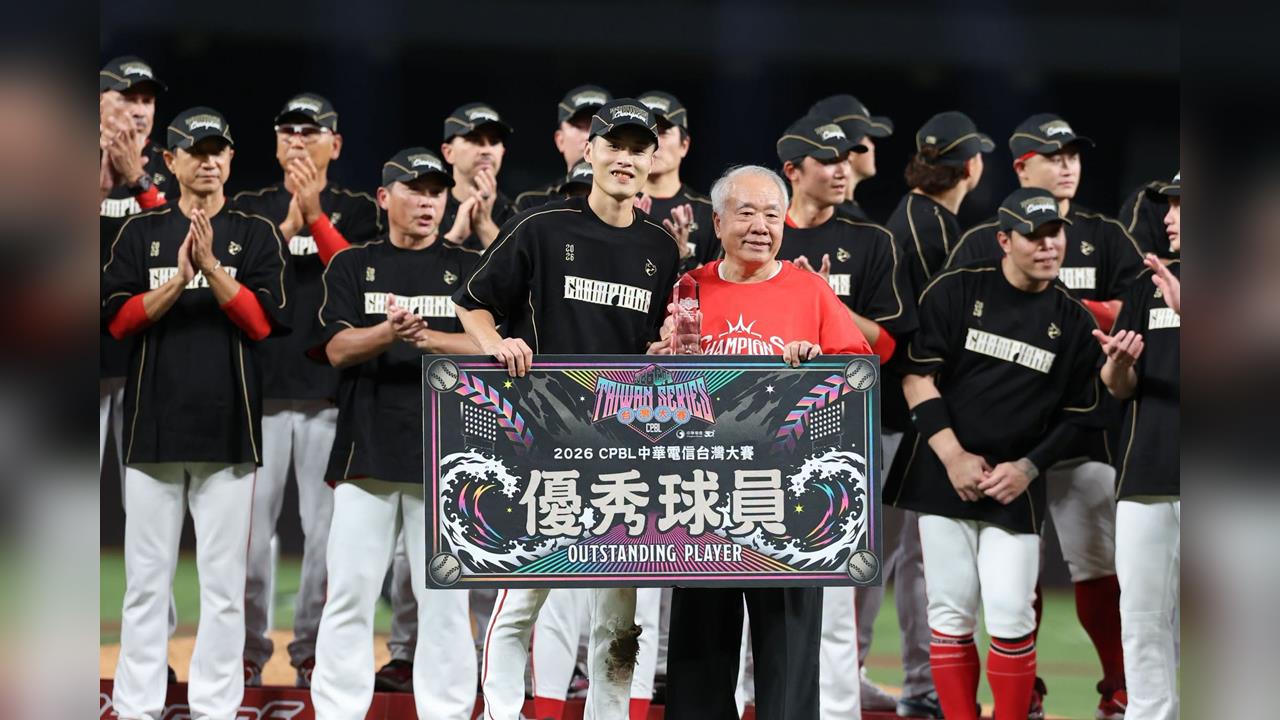 中職(影)／張政禹「優秀球員結算畫面」嗨唱《做你的格》！萬人笑翻、春風也留言了