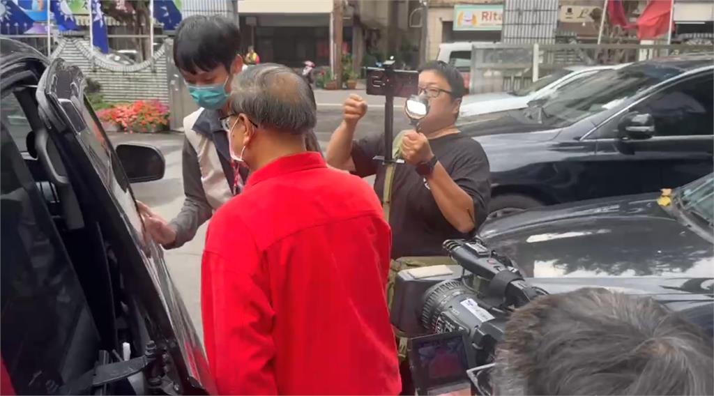 快新聞/國民黨基隆黨部「涉偽造連署」被搜索 主委等4名幹部被帶走約談