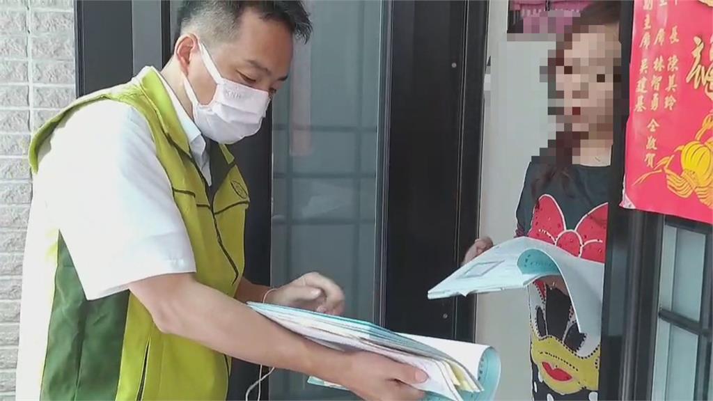 宜蘭女積欠22萬罰鍰置之不理　遭執行官上門查封車輛才肯繳