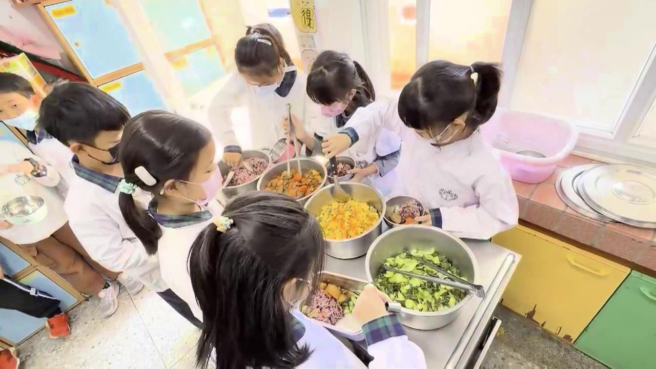 澎湖實施「營養午餐免費」近8年　　聘2位營養師設計菜單