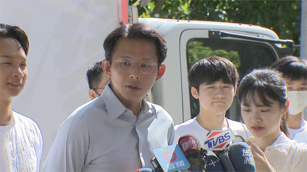 快新聞／分析館長流量狂掉！聽黃國昌1句力挺對方　粉專「曝身分」開嗆了