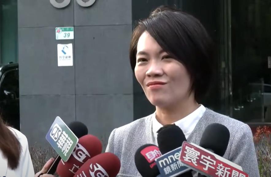 快新聞／陳佩琪為何揚言「去天安門伸冤」？　簡舒培：避免小草關注便利貼